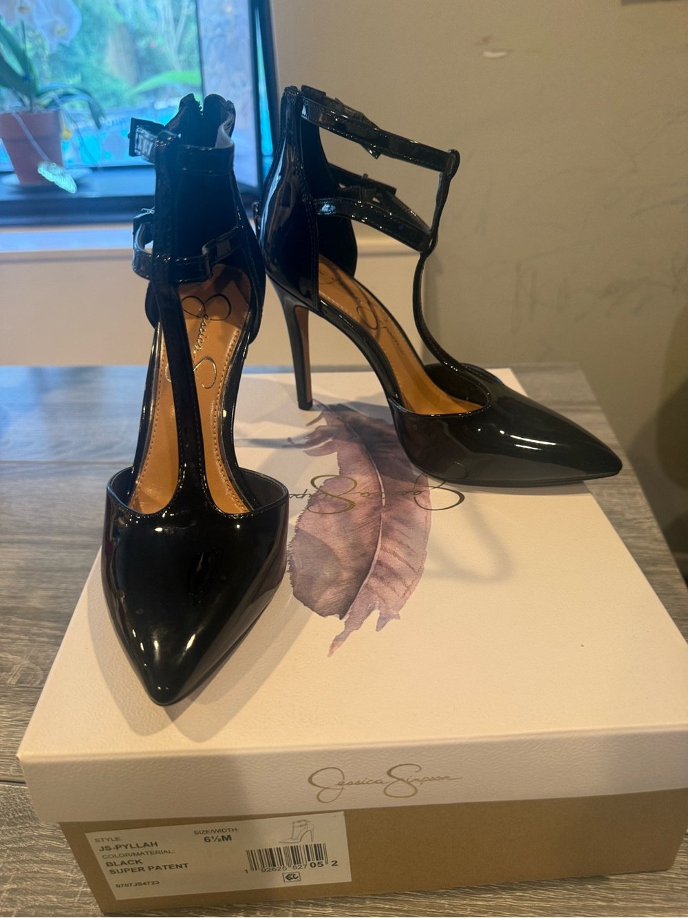 Jessica Simpson Black Patent T-Strap Pointed Pumps